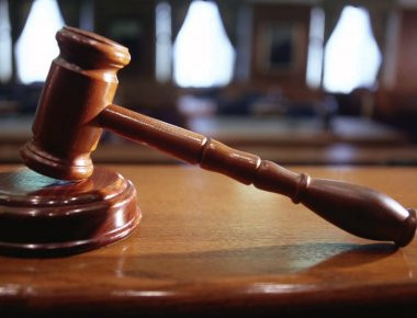 Κάθειρξη σε δικηγόρο που έβαλε «τσέπη» 500.000 ευρώ εντολέα του κατηγορούμενου στην υπόθεση των γερμανικών υποβρυχίων